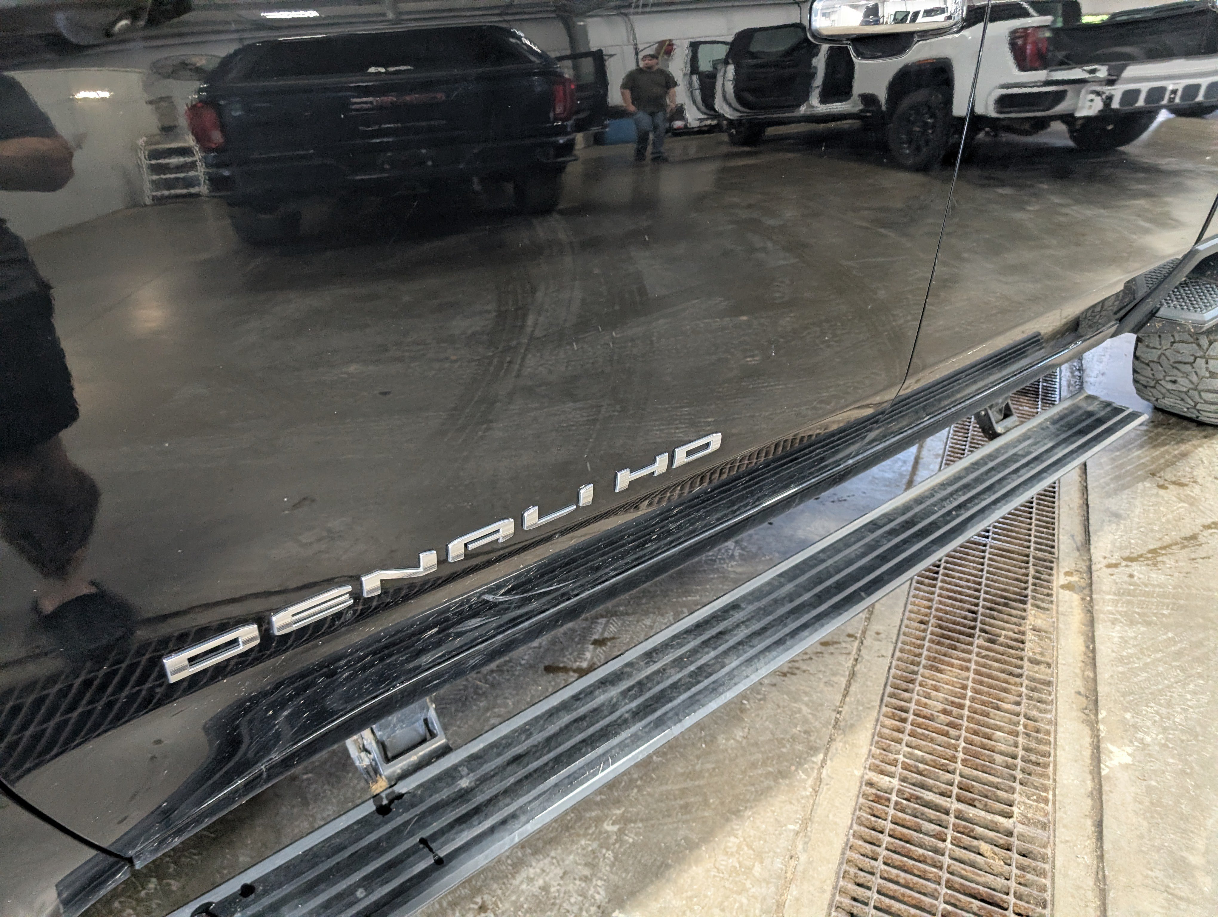 Used 2024 GMC Sierra 2500 Denali Ultimate AWD/4WD image 8