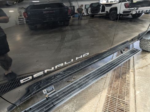 Used 2024 GMC Sierra 2500 Denali Ultimate AWD/4WD image 8