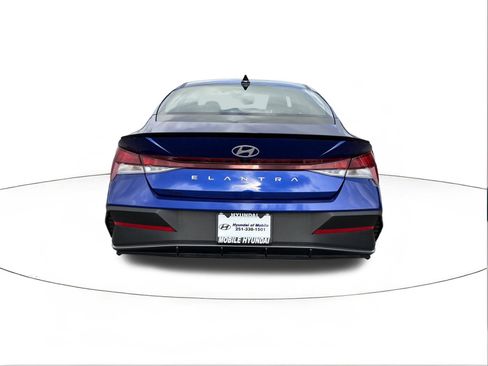 Used 2025 Hyundai Elantra Sport FWD image 4