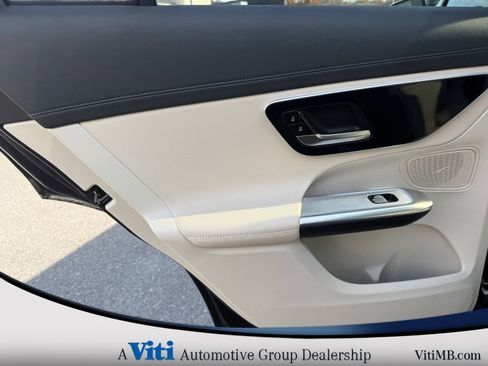 Used 2024 Mercedes-Benz GLC 300 4MATIC image 20