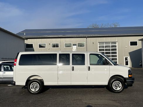 Used 2025 Chevrolet Express 3500 LT w/ LT Preferred Equipment Group RWD image 10