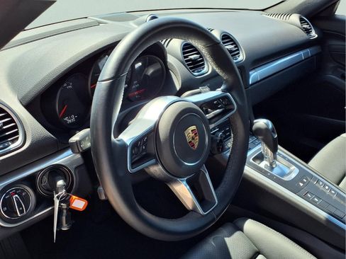 Used 2024 Porsche 718 Cayman RWD image 10