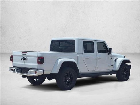Used 2023 Jeep Gladiator Overland AWD/4WD image 5