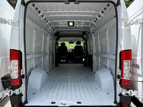 Used 2025 RAM ProMaster 2500 w/ Convenience Group FWD image 11