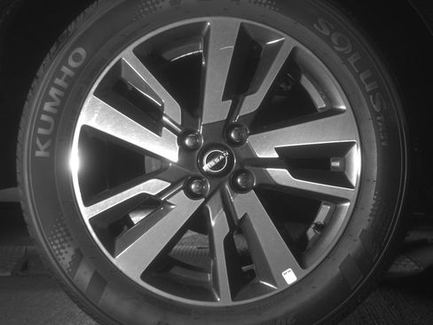 Used 2025 Nissan Versa SV FWD image 15