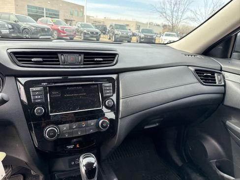 Used 2018 Nissan Rogue S image 20