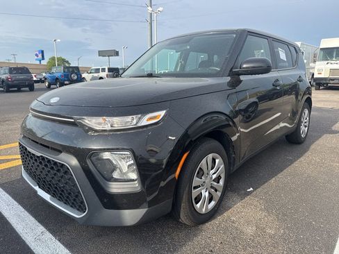 Used 2020 Kia Soul LX image 1