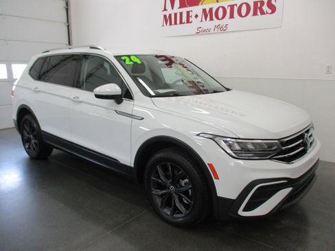 Used 2024 Volkswagen Tiguan SE image 1