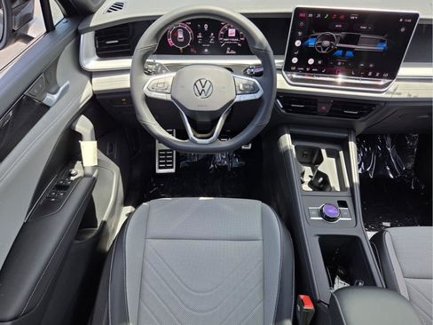 New 2026 Volkswagen Tiguan SE R-Line FWD image 12