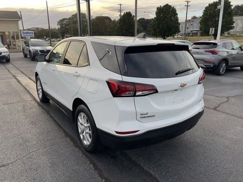 Used 2022 Chevrolet Equinox LS w/ LS Convenience Package image 5