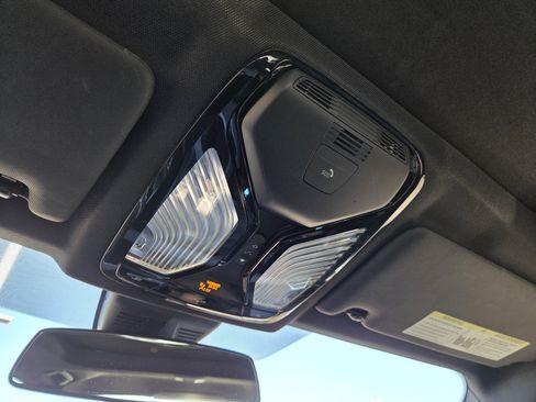 Used 2025 BMW 330i Sedan image 33