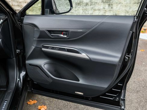 Used 2024 Toyota Venza Nightshade image 14