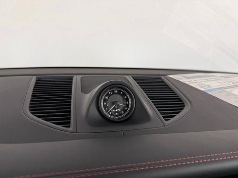 Certified 2026 Porsche Macan AWD/4WD image 27