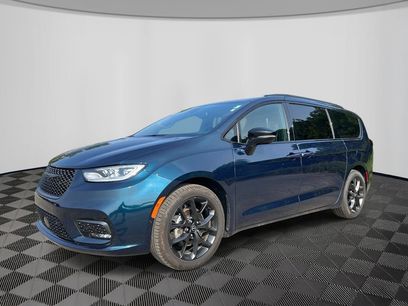 Used 2025 Chrysler Pacifica Limited