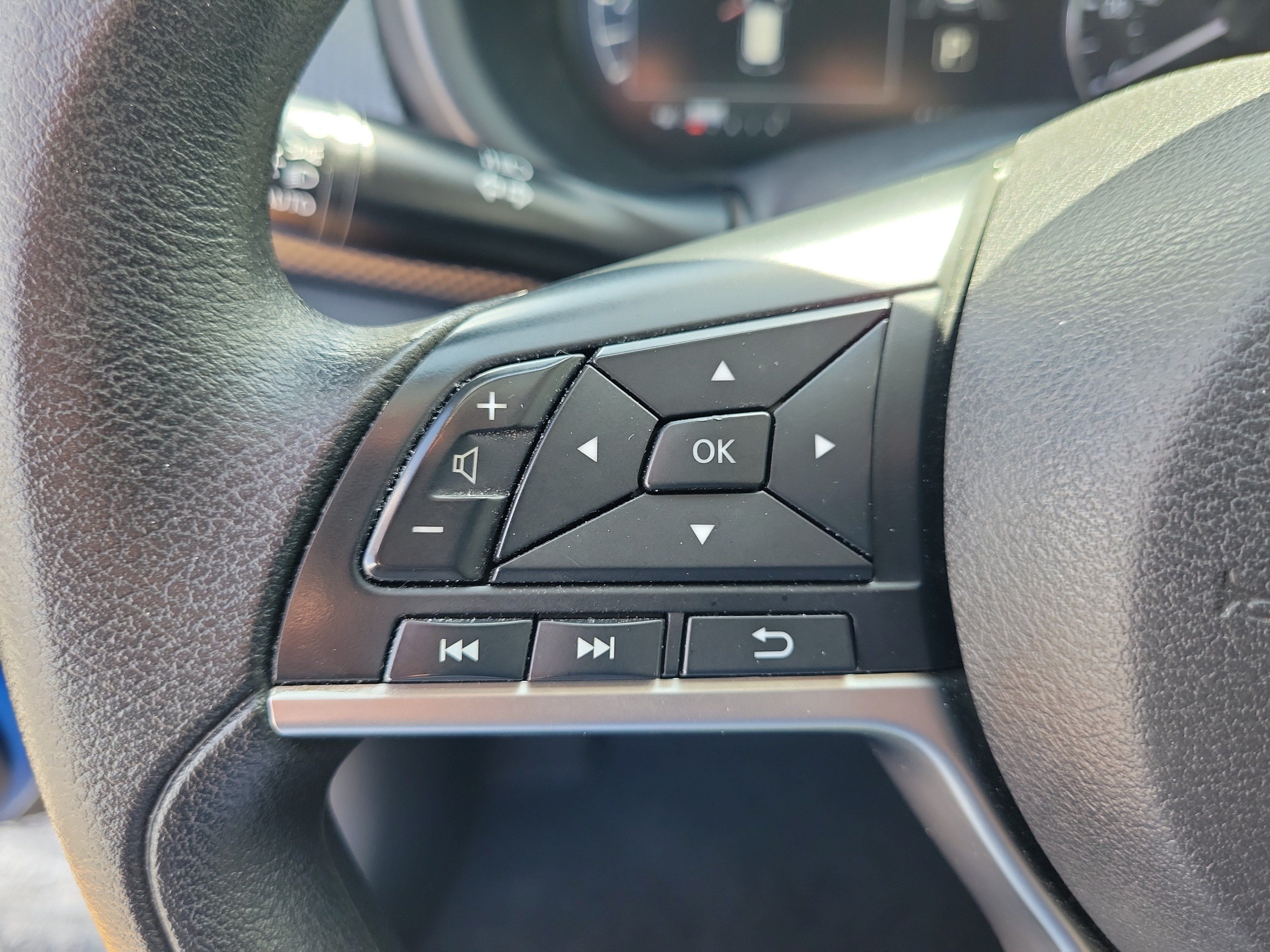 Certified 2022 Nissan Kicks SV FWD image 17