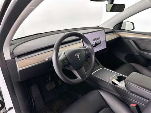 Used 2023 Tesla Model Y Long Range image 18