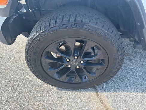 Used 2024 Jeep Gladiator Sport AWD/4WD image 11