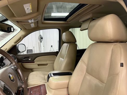 Used 2011 Chevrolet Suburban LTZ AWD/4WD image 19