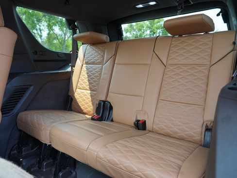 Used 2022 Cadillac Escalade Premium Luxury AWD/4WD image 26