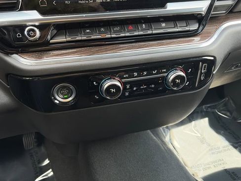 Used 2023 GMC Sierra 1500 Elevation AWD/4WD image 19