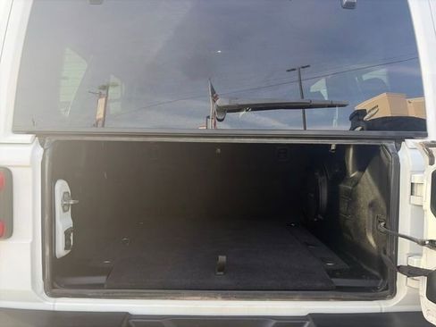 Used 2018 Jeep Wrangler Unlimited Sahara w/ Quick Order Package 24M Moab AWD/4WD image 44