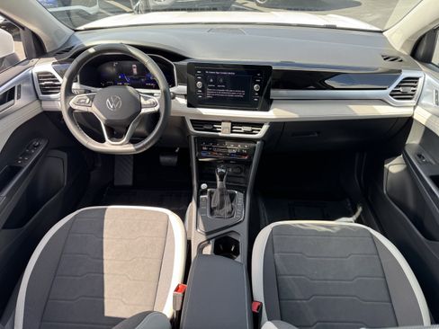 Used 2025 Volkswagen Taos SE FWD image 32