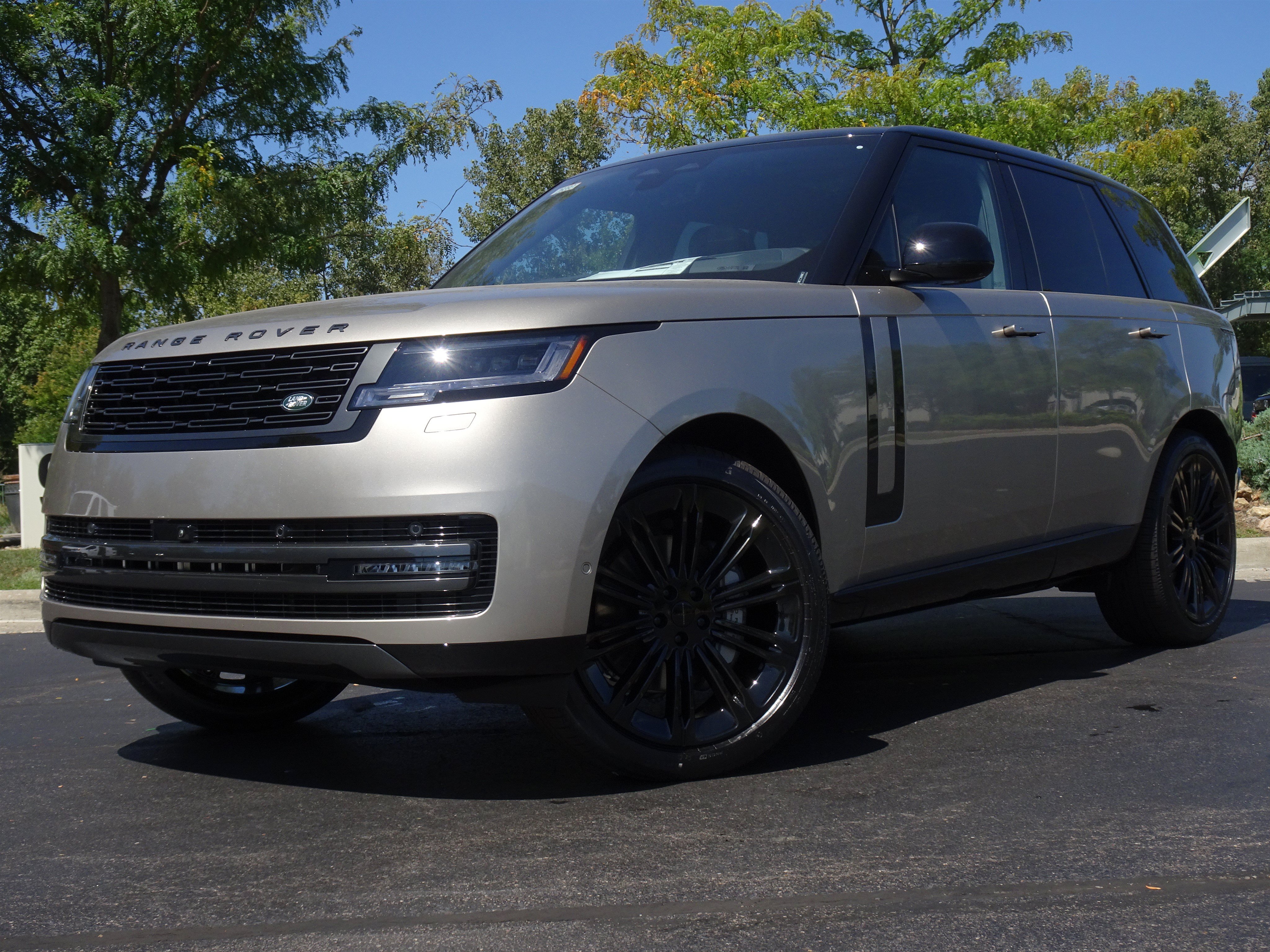 New 2026 Land Rover Range Rover SE AWD/4WD image 1