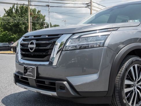 Used 2023 Nissan Pathfinder Platinum AWD/4WD image 6