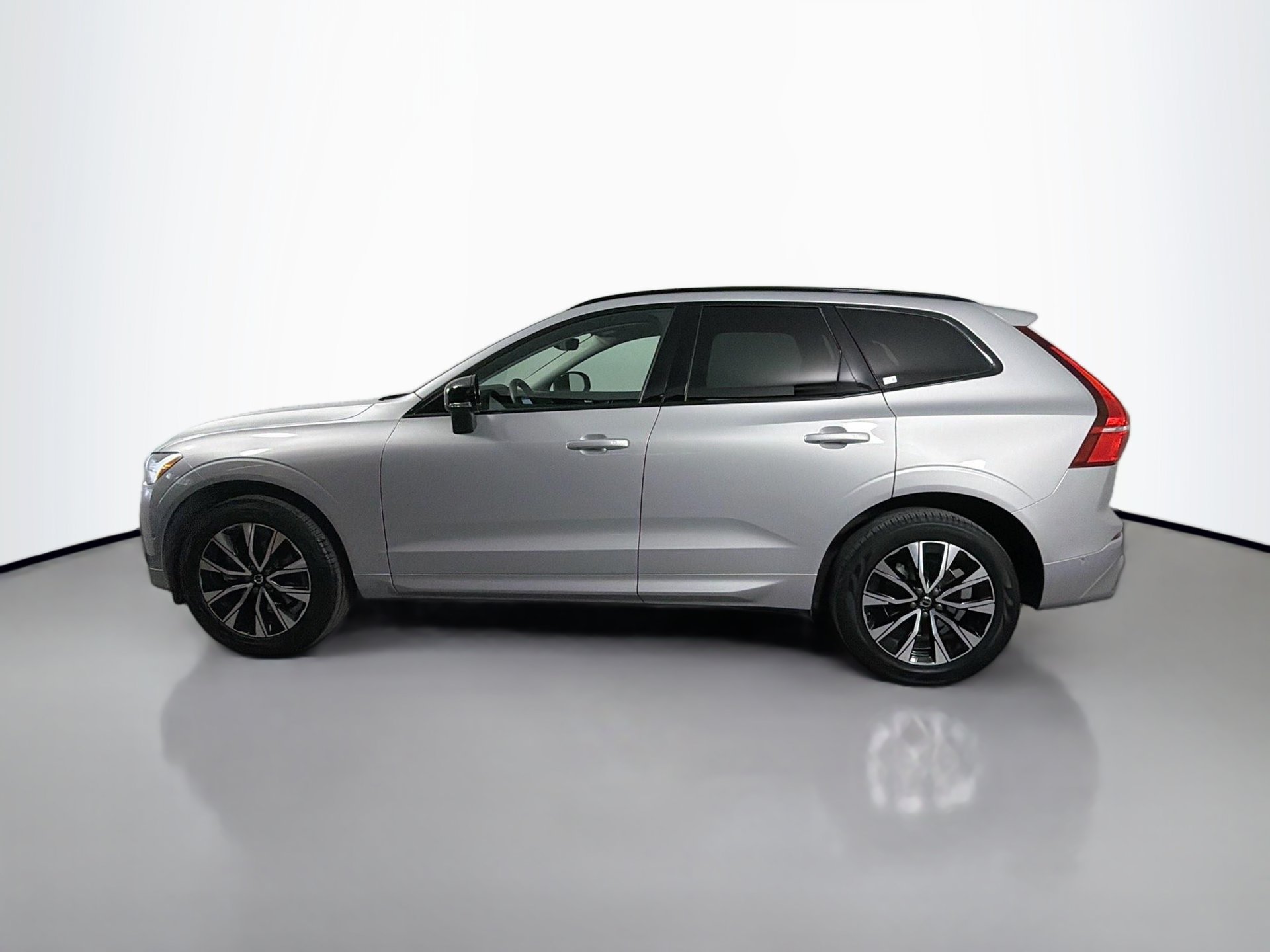 Certified 2023 Volvo XC60 B5 Plus w/ Protection Package Premier AWD/4WD image 9