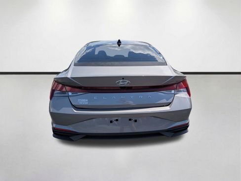 Used 2023 Hyundai Elantra SEL w/ Cargo Package FWD image 5