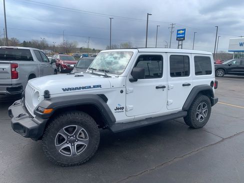 Used 2022 Jeep Wrangler Unlimited Sport w/ Sun And Sound Package AWD/4WD image 2