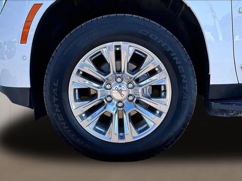 Used 2025 GMC Yukon XL Denali AWD/4WD image 8