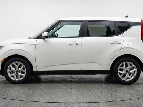 Used 2025 Kia Soul LX w/ LX Technology Package image 5