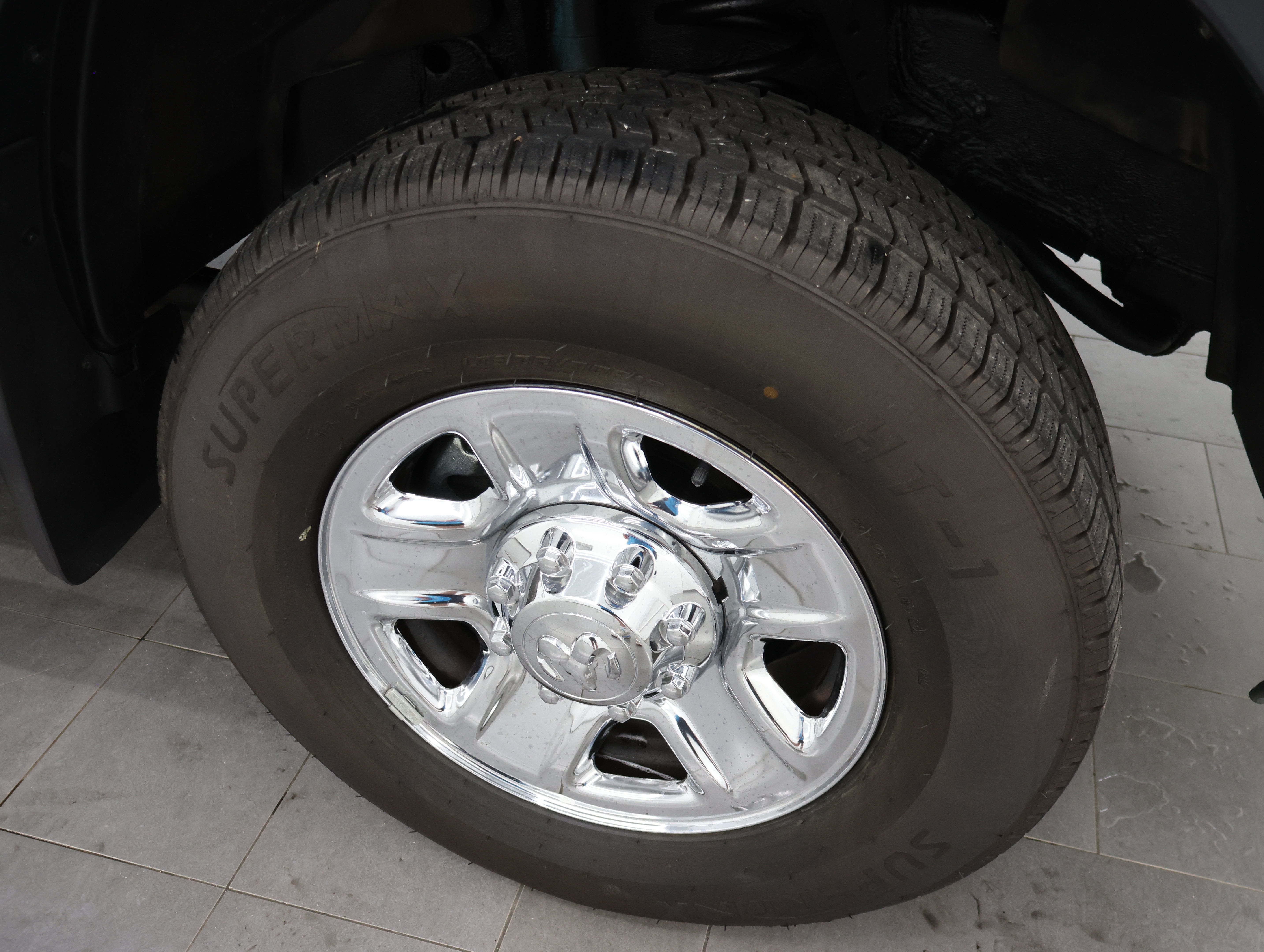 Used 2018 RAM 2500 Tradesman w/ Chrome Appearance Group AWD/4WD image 3