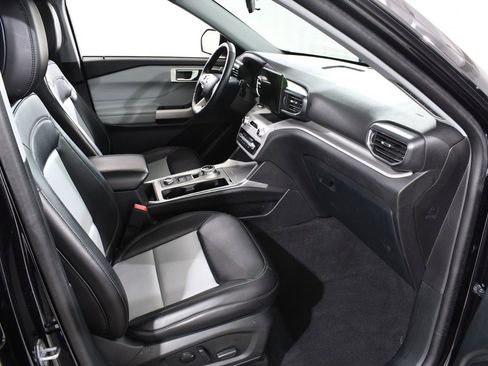 Used 2023 Ford Explorer XLT w/ Equipment Group 202A image 10