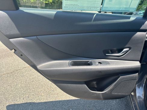 Used 2025 Hyundai Elantra SEL FWD image 32