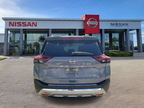 Certified 2022 Nissan Rogue Platinum w/ Head-Up Display Package FWD image 3