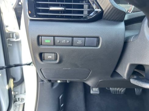 Used 2024 Nissan Sentra SV FWD image 18