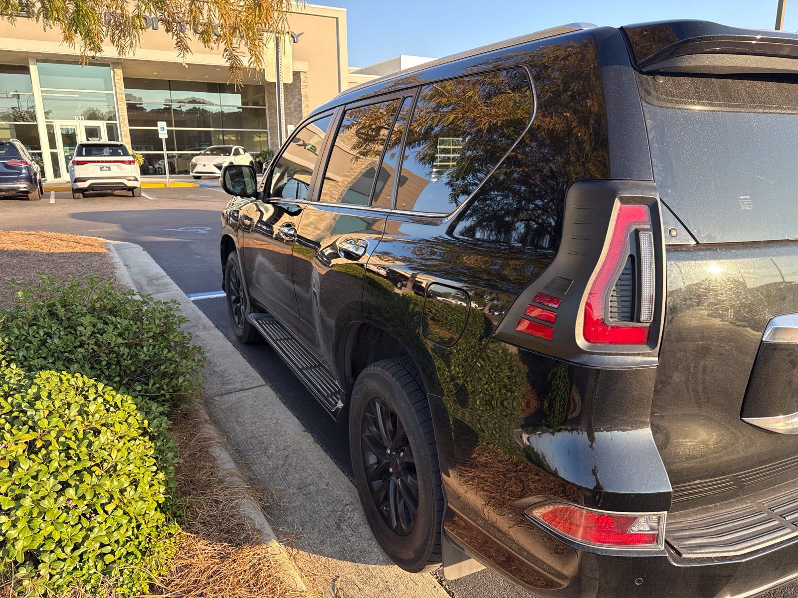 Used 2021 Lexus GX 460 Premium w/ Premium Package AWD/4WD image 5