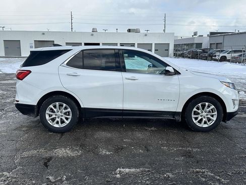 Used 2018 Chevrolet Equinox LT image 2