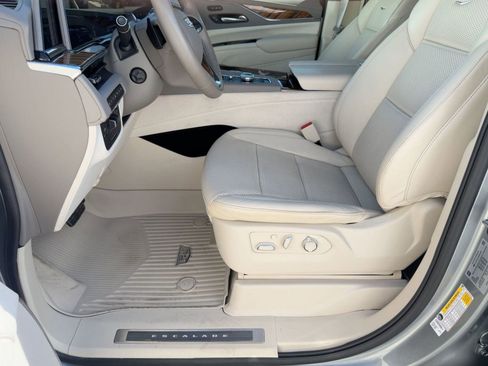 Certified 2024 Cadillac Escalade Sport Platinum image 4