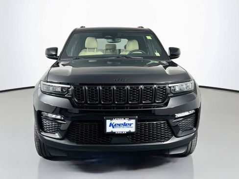 Used 2023 Jeep Grand Cherokee Limited w/ Black Appearance Package AWD/4WD image 9