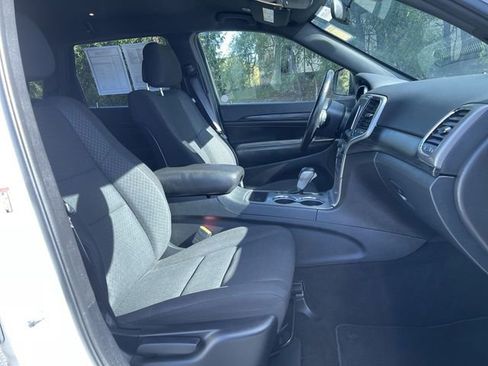 Used 2021 Jeep Grand Cherokee Laredo image 27