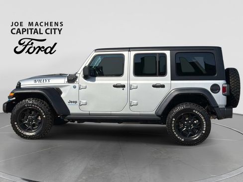 Used 2023 Jeep Wrangler Unlimited w/ Cold Weather Group AWD/4WD image 8