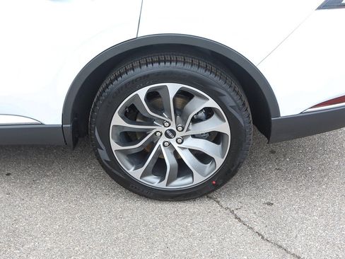 New 2026 Lincoln Aviator AWD image 3