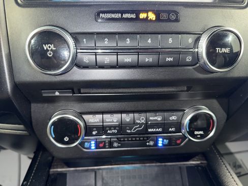 Used 2018 Ford Expedition Limited image 27