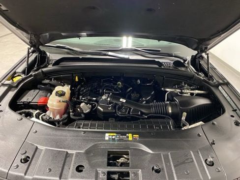 Used 2023 Jeep Grand Cherokee L Laredo image 32