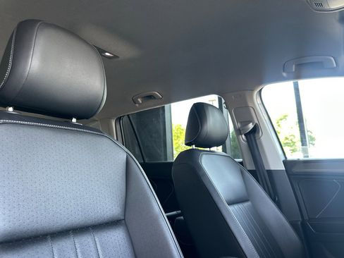 Used 2024 Volkswagen Tiguan SE image 18