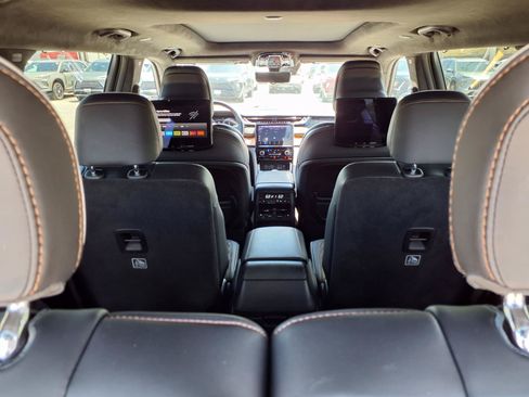 Used 2023 Jeep Grand Cherokee L Summit AWD/4WD image 36
