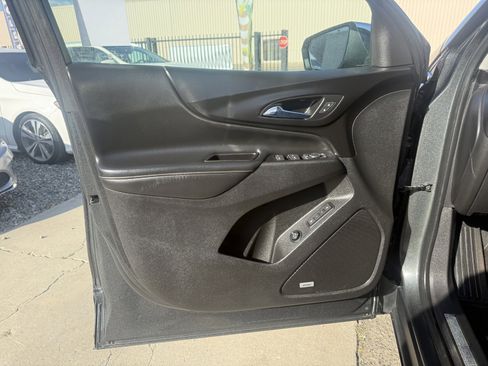 Used 2018 Chevrolet Equinox Premier FWD image 19